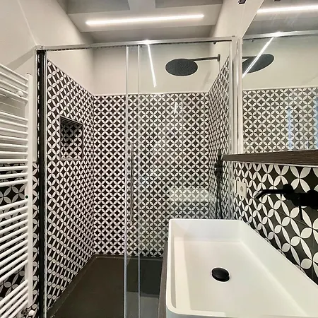 Elegant & Comfortable Modern With Swimming Pool Semesterbostad Stresa