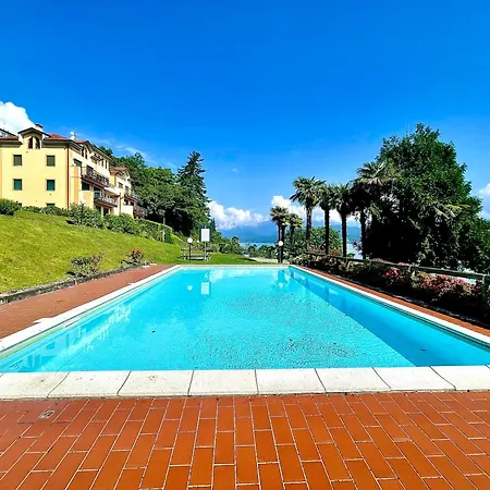 Semesterbostad Elegant & Comfortable Modern With Swimming Pool