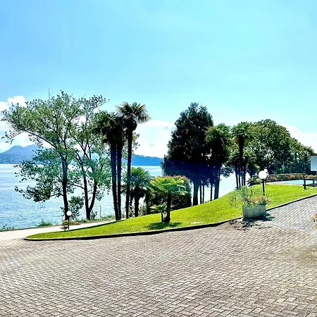 Semesterbostad Elegant & Comfortable Modern With Swimming Pool Stresa