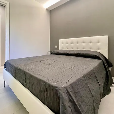 Elegant & Comfortable Modern With Swimming Pool