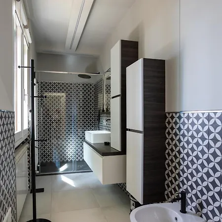 Elegant & Comfortable Modern With Swimming Pool Holiday home Stresa