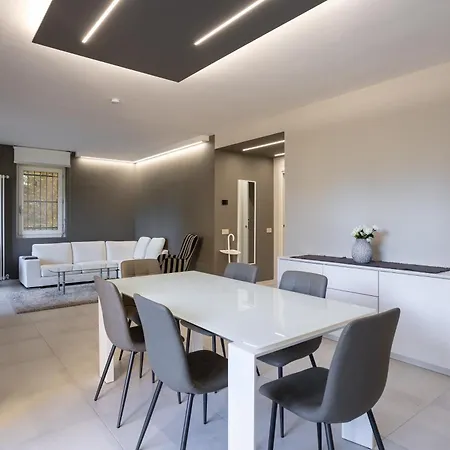 Holiday home Elegant & Comfortable Modern With Swimming Pool Stresa