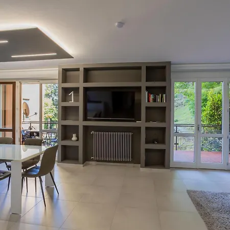 Elegant & Comfortable Modern With Swimming Pool Holiday home *