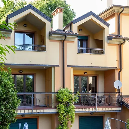 Elegant & Comfortable Modern With Swimming Pool Holiday home Stresa