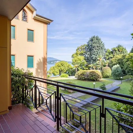 Elegant & Comfortable Modern With Swimming Pool Holiday home