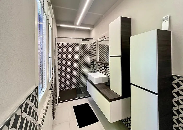 Elegant & Comfortable Modern With Swimming Pool