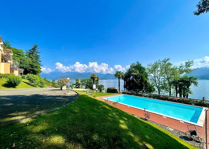 Casa vacanze Elegant & Comfortable Modern With Swimming Pool Stresa