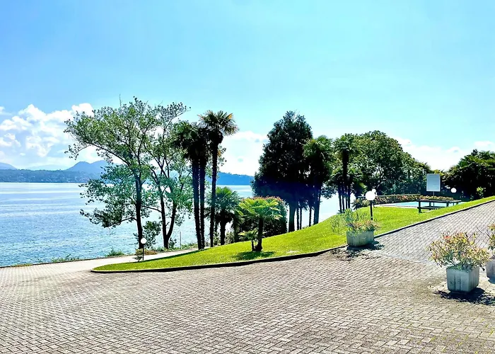 Holiday home Elegant & Comfortable Modern With Swimming Pool Stresa