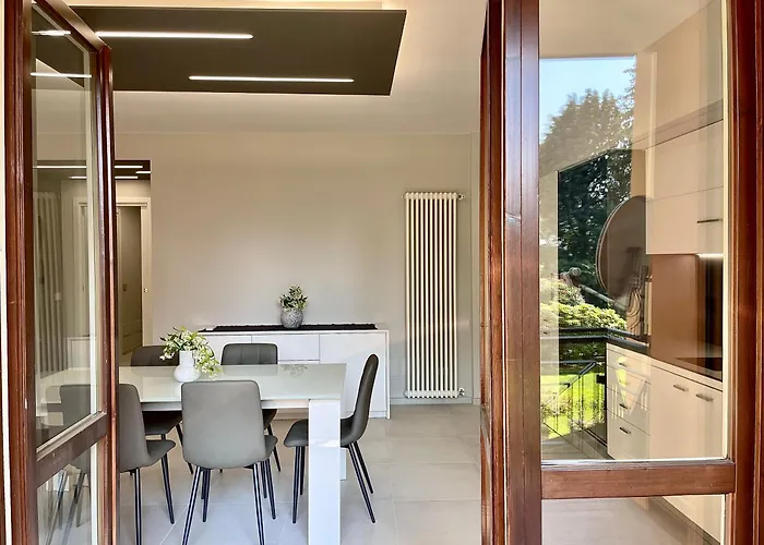 Holiday home Elegant & Comfortable Modern With Swimming Pool Stresa