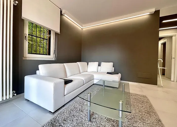 Elegant & Comfortable Modern With Swimming Pool Casa vacanze Stresa