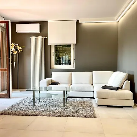 Elegant & Comfortable Modern With Swimming Pool Holiday home