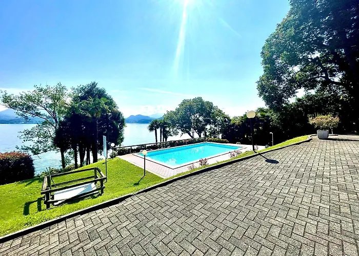 Casa de Férias Elegant & Comfortable Modern With Swimming Pool