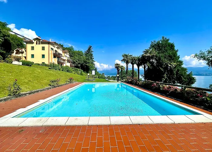 Casa de Férias Elegant & Comfortable Modern With Swimming Pool